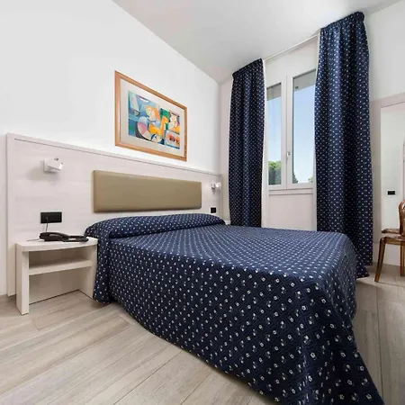 Pensionat Alloggi Liviana Pontecorvo 4*