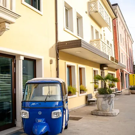 Pensionat Alloggi Liviana Pontecorvo 4*